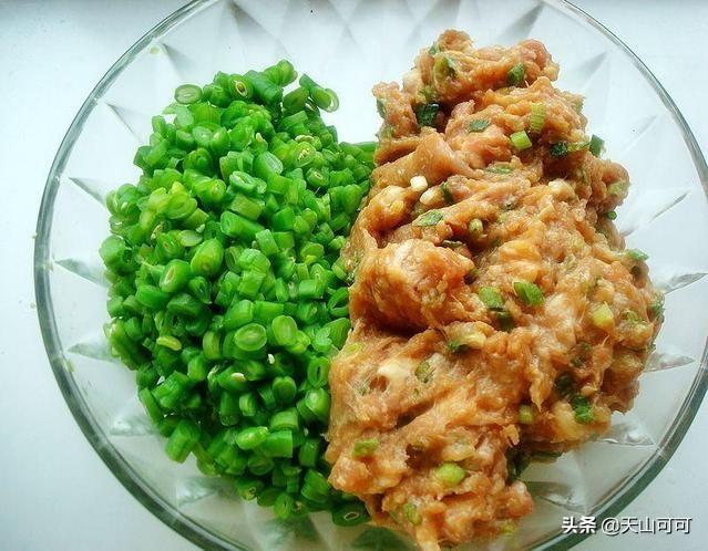 豆角包餃子，是用生的好？還是焯水好？