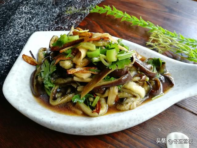 吃膩了蒜拌茄子，換種口味，這個做法百吃不膩，味道香濃，太好了