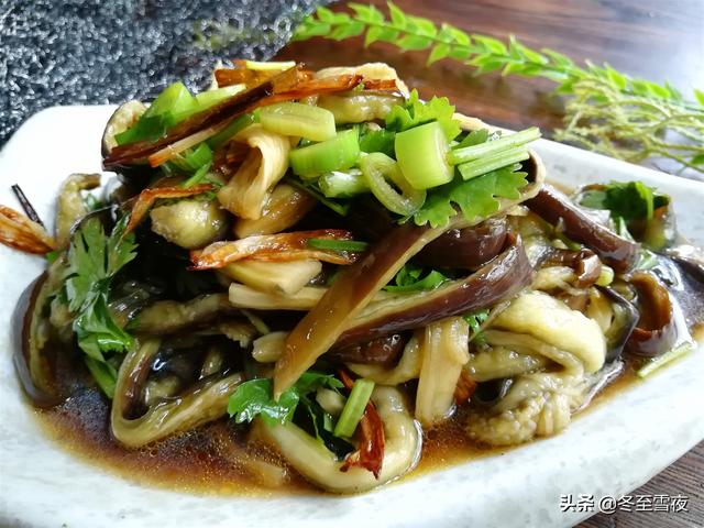 吃膩了蒜拌茄子，換種口味，這個做法百吃不膩，味道香濃，太好了