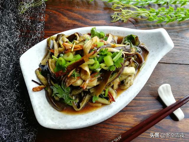 吃膩了蒜拌茄子，換種口味，這個做法百吃不膩，味道香濃，太好了