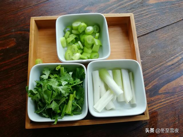 吃膩了蒜拌茄子，換種口味，這個做法百吃不膩，味道香濃，太好了