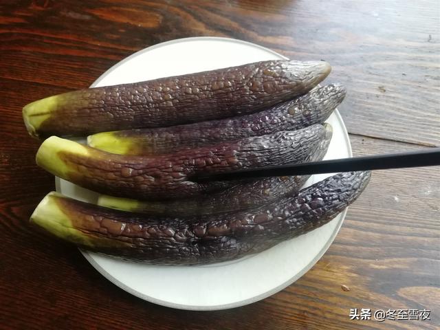 吃膩了蒜拌茄子，換種口味，這個做法百吃不膩，味道香濃，太好了
