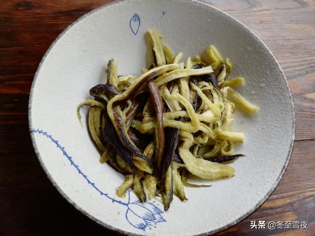 吃膩了蒜拌茄子，換種口味，這個做法百吃不膩，味道香濃，太好了