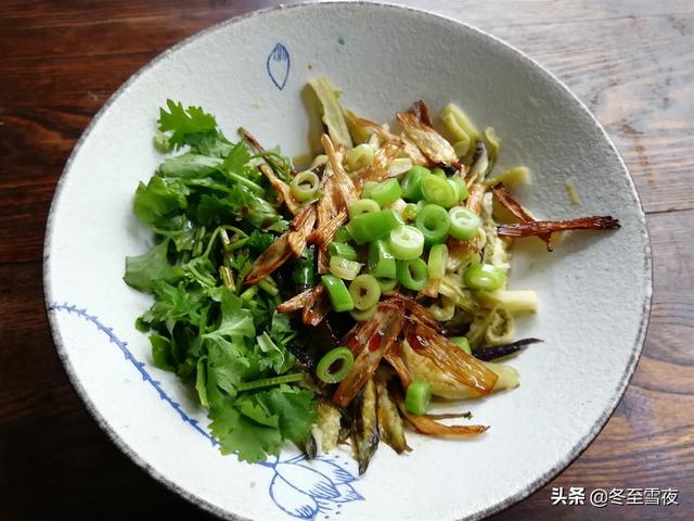 吃膩了蒜拌茄子，換種口味，這個做法百吃不膩，味道香濃，太好了