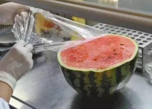 西瓜封上保鮮膜細菌增10倍？！那吃不完的西瓜該怎麼辦……