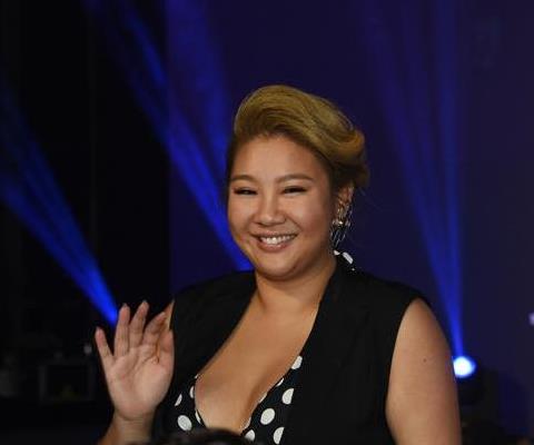 鄭少秋女兒近100公斤，宣稱不再減肥！沒想到此前一張「超瘦美照」竟讓無數男人心動