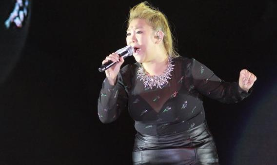 鄭少秋女兒近100公斤，宣稱不再減肥！沒想到此前一張「超瘦美照」竟讓無數男人心動