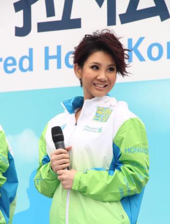 鄭少秋女兒近100公斤，宣稱不再減肥！沒想到此前一張「超瘦美照」竟讓無數男人心動