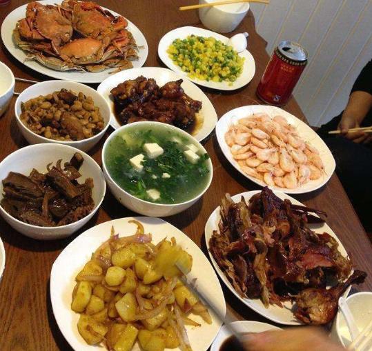 獨自養大兒子 他家飯桌上從來「沒有我的位置」，吃飯從來沒上過飯桌.....我決定放生他！