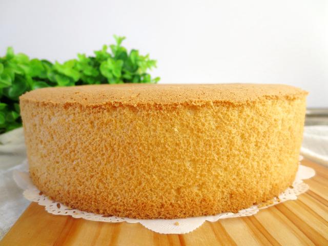 西點師：做蛋糕先加麵粉還是雞蛋？這步做錯了，難怪蛋糕不細膩