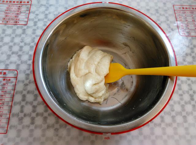 西點師：做蛋糕先加麵粉還是雞蛋？這步做錯了，難怪蛋糕不細膩