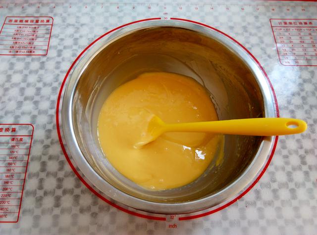 西點師：做蛋糕先加麵粉還是雞蛋？這步做錯了，難怪蛋糕不細膩