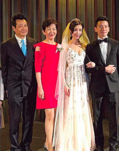 「與妻相伴48年恩愛如初」至今上街仍十指緊扣　「子承父業嫁主播」今68歲魅力不減