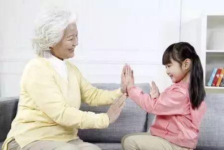 老人帶娃常說這8句話，不是哄孩子而是毀孩子
