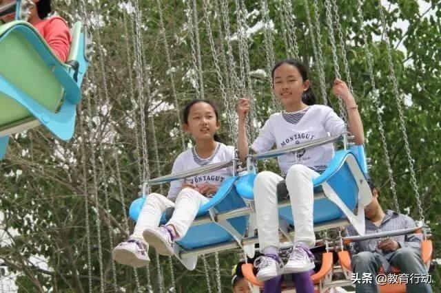 這對雙胞胎姐妹同被康奈爾錄取，父親揭秘4條家教'硬規矩'