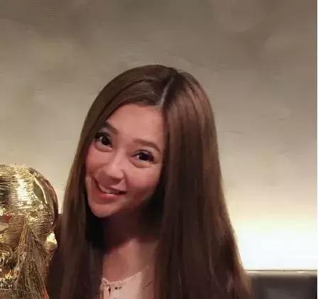 「拋下落難百億前夫」和小11歲80億豪門公子交往　「姊弟戀9年情變」今48歲「容顏變化大」近照詭異