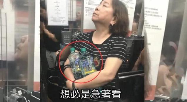 看劉詩詩與婆婆的照片，再看看高圓圓的，網友：沒對比就沒傷害！