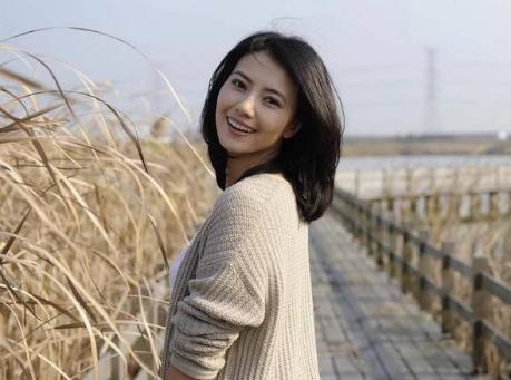 看劉詩詩與婆婆的照片，再看看高圓圓的，網友：沒對比就沒傷害！