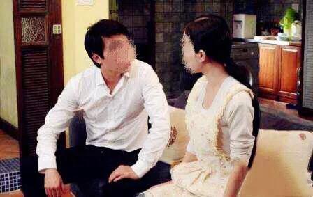 結婚三年從未見公婆，偷去老公家，看到屋裡的人，我哭得喘不上氣來