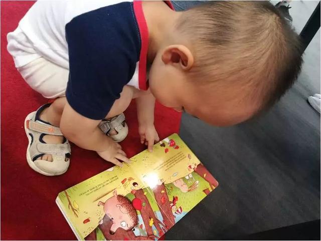 當孩子不停讓你講同一本書時別嫌煩！孩子因此受益...