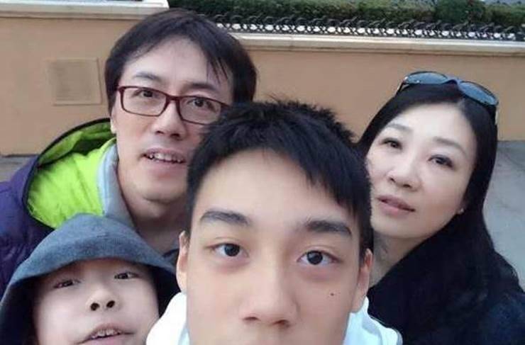 一定是特別的緣分，才可以一路走來變成了一家人，這一生幫助最大的卻是他的妻子蕭慧文，也就是十一郎