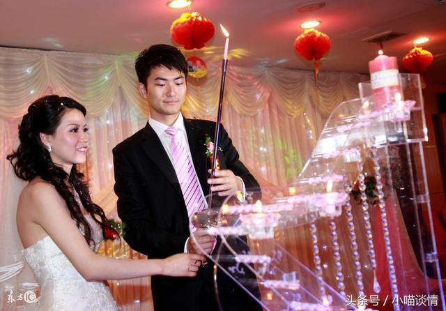 前夫嫌我不孕，離婚娶了我閨蜜，一天街頭偶遇，他崩潰大哭