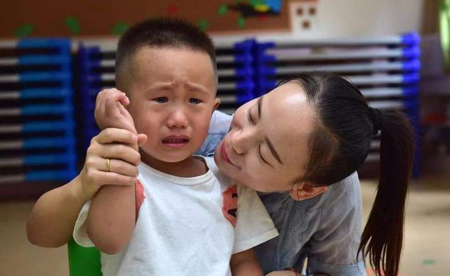 孩子傷心了，家長最該做這三件事