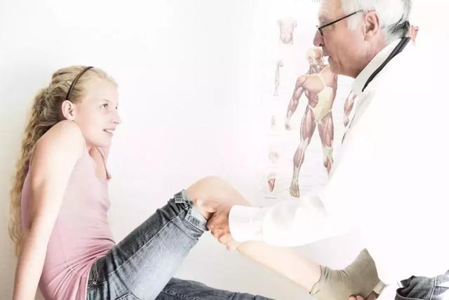 孩子沒病，卻總喊腿疼、肚子疼，是裝的嗎？出現這幾種情況要謹慎
