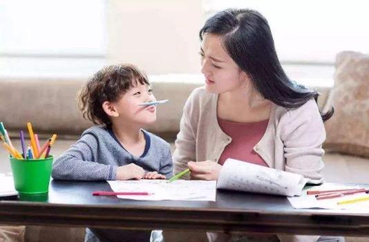 孩子如果有這些特徵，就證明孩子已經開始自卑了，父母要及時幫助
