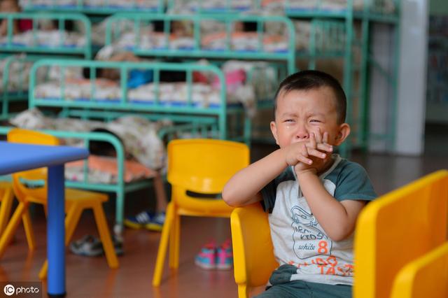 秋季開學滿3歲的孩子，自己還不會做這四件事，建議家長延遲入園