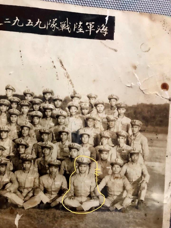 孫女替爺爺找海軍陸戰隊的同梯，希望可以讓老人家開心，同梯還沒有消息，卻意外遇到一堆徵孫女婿的！