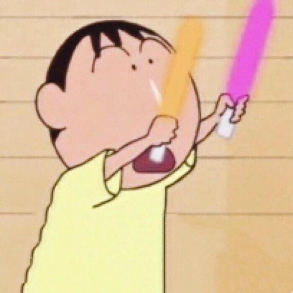 她也比小時候好看太多了吧？