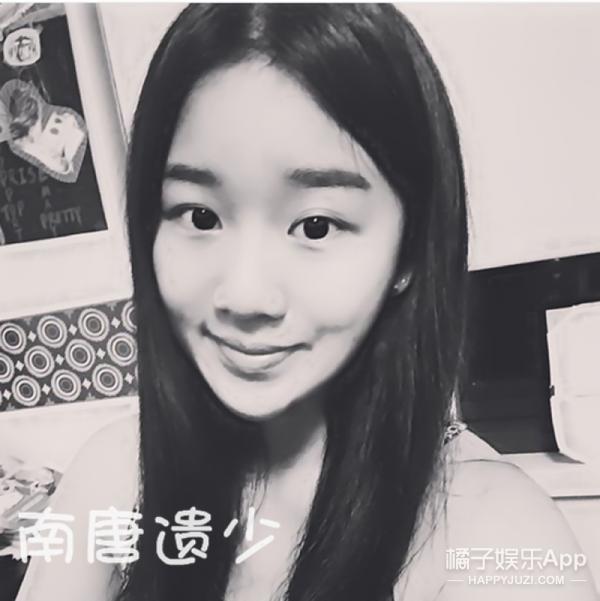她也比小時候好看太多了吧？