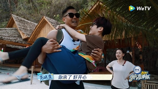 大S熊抱「前男友陳建州」眾人全看傻　網翻出過往情史...范瑋琪：我當時也不知道！