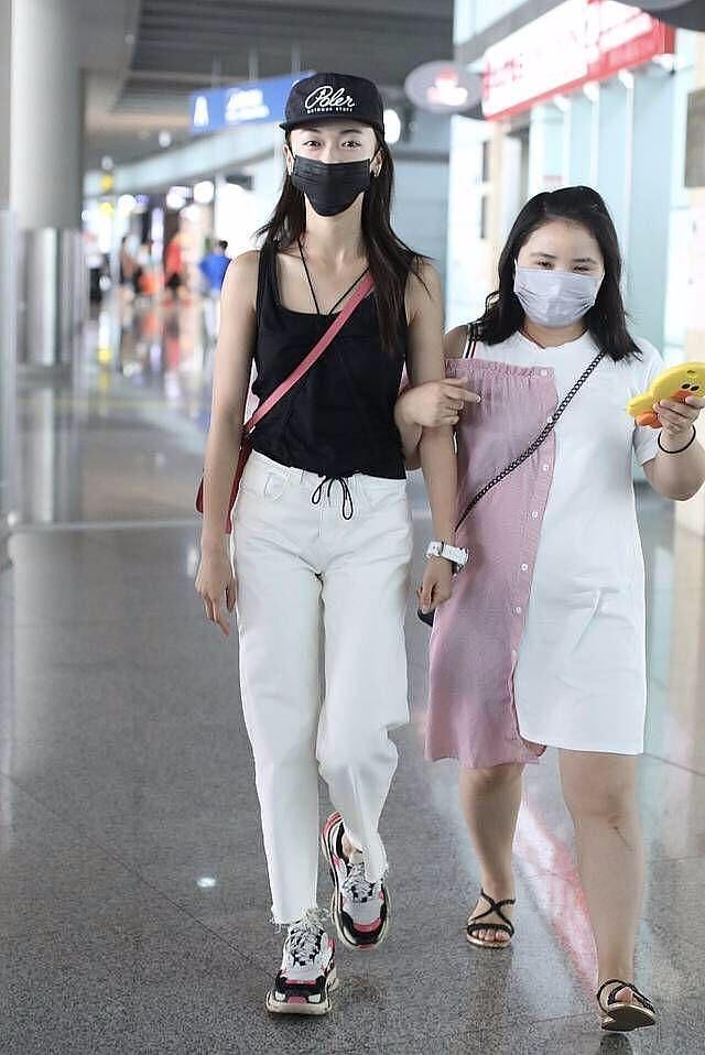 娛樂圈對外貌有多嚴格？看看路人鏡頭下的女明星就知道了