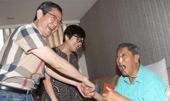 一代歌王「失足摔成傻子」妻離子散「吞80顆藥輕生」　最低穀遇女友「為他賣3棟房籌醫藥費」相守40年
