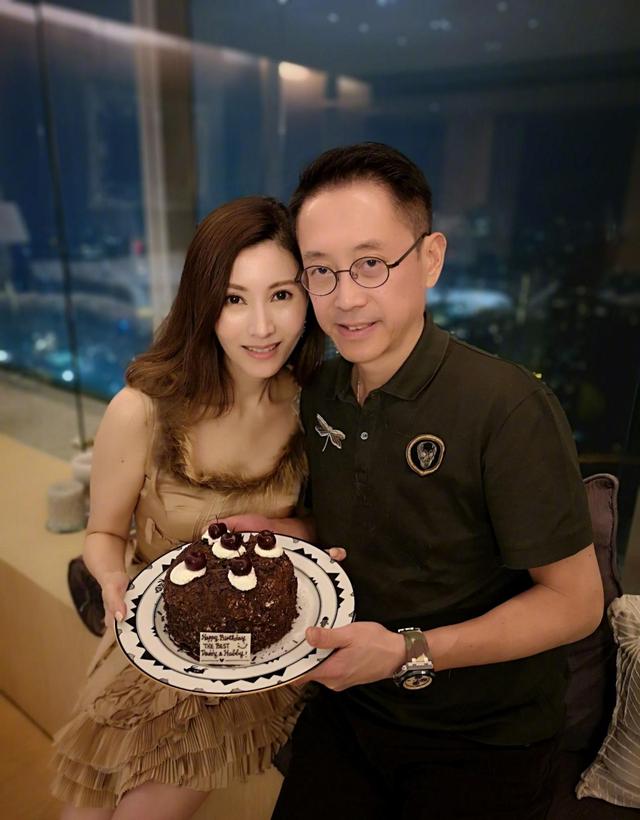 她是港姐，和男友相戀7年卻嫁富商，今40歲剛生二胎仍要拼三胎