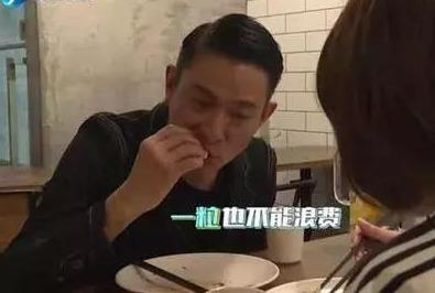 劉德華被魯豫問其女兒成績，淡定吃東西，自稱沒有成績