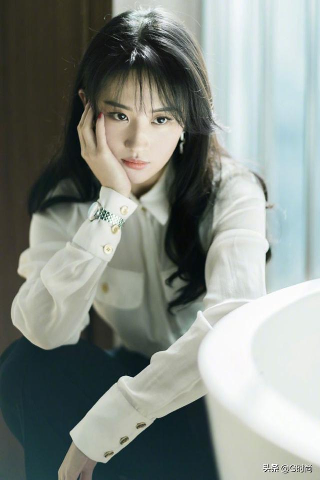 劉亦菲探索現代女性的多面魅力 果然氣質和顏值才是真理