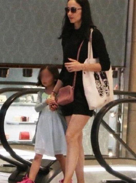 混血星二代對比：吳彥祖女兒可愛，諾一撞臉陳冠希，他卻長得顯老