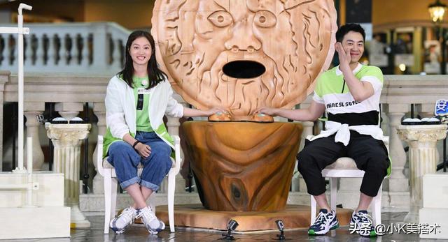 朱亞文攜妻子錄《奔跑吧》，沈佳妮休閒裝配麻花辮，36歲美成26歲