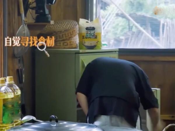 《嚮往的生活》到底隱藏了多少大廚？這些嘉賓露廚藝絲毫不輸黃磊