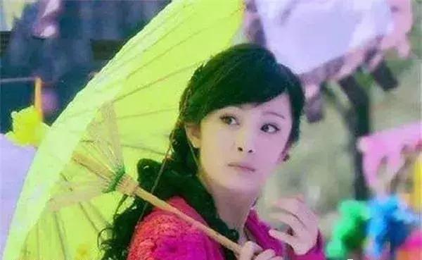 古裝12位女星撐傘造型：趙雅芝優雅，霍思燕漂亮，第一美出天際