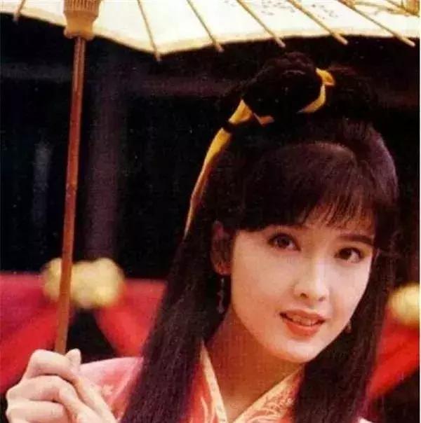古裝12位女星撐傘造型：趙雅芝優雅，霍思燕漂亮，第一美出天際