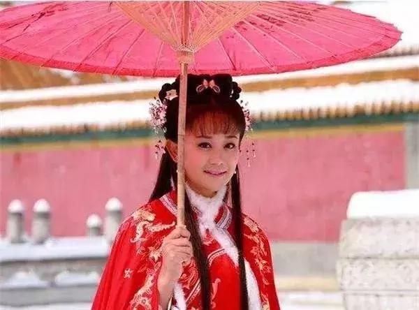 古裝12位女星撐傘造型：趙雅芝優雅，霍思燕漂亮，第一美出天際