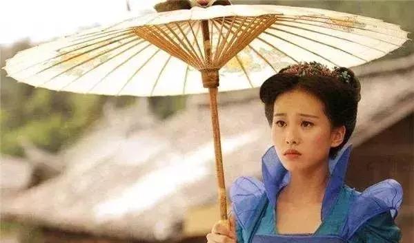 古裝12位女星撐傘造型：趙雅芝優雅，霍思燕漂亮，第一美出天際