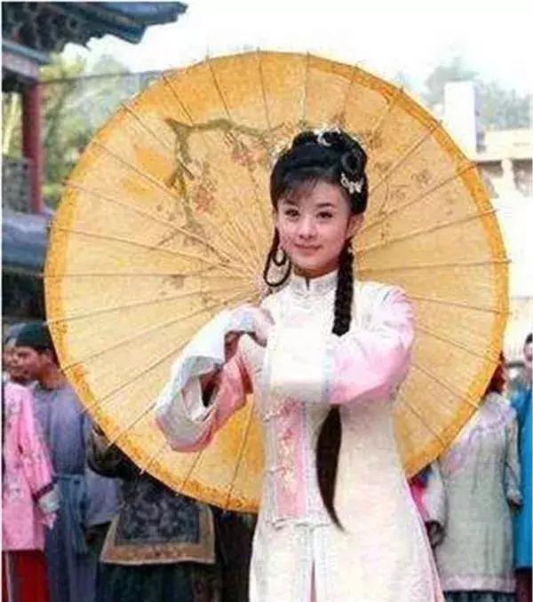 古裝12位女星撐傘造型：趙雅芝優雅，霍思燕漂亮，第一美出天際