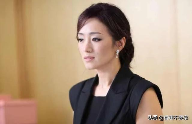 鄭佩佩談鞏俐演秋香尷尬，周星馳說出秋香第一人選後，網友激動！