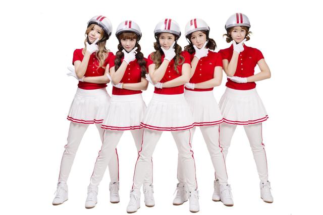 女星揭娛樂圈內幕，瘦腿是打了肉毒桿菌，表演完要排隊嚮導演問好