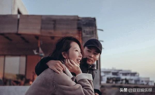 蔡少芬張晉香港街頭被偶遇，娘娘懷三胎身材苗條，身高差亮了